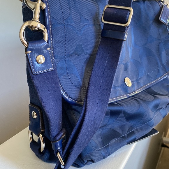 Coach Navy Blue Signature Shoulder Bag. - Picture 3 of 9